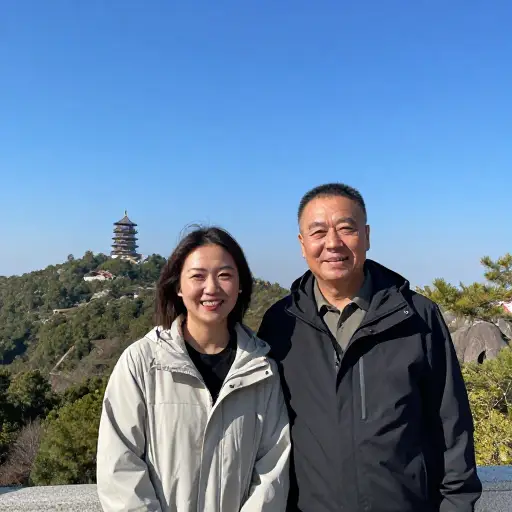 我们旅行的主要原因是美丽的天气。