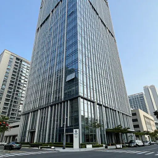 公司计划明年购买一栋新的办公楼。