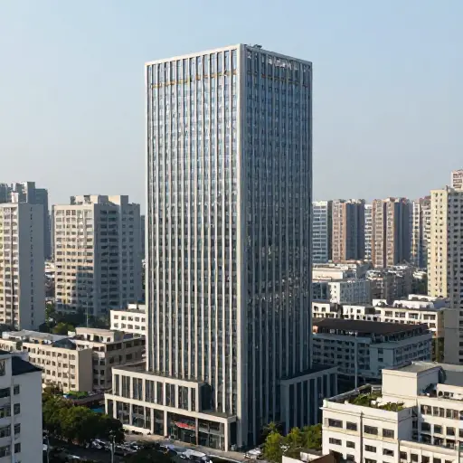 缩小一点，把整栋建筑拍进去。