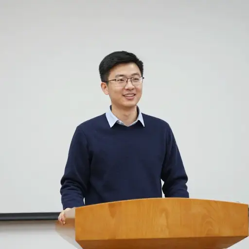 首先，让我自我介绍一下。