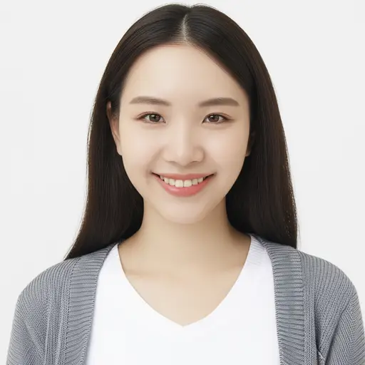 她朝我微笑。