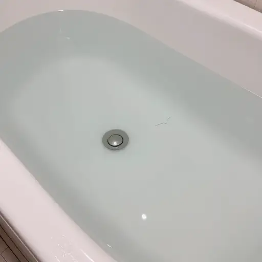 浴缸排水不畅真的很烦人。