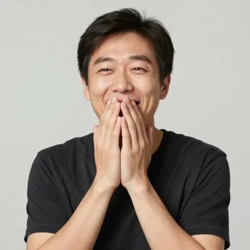 他的笑话总是能引起大家的笑声。